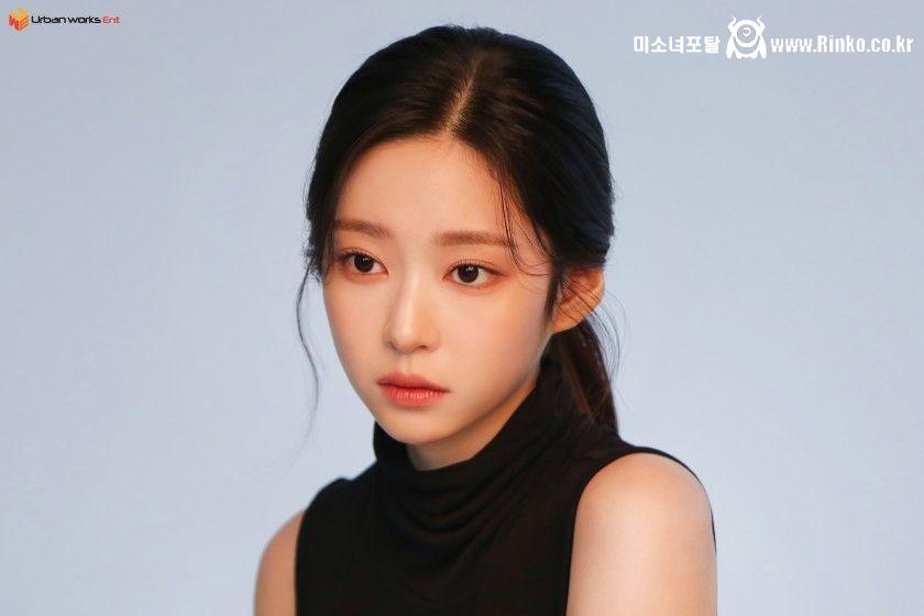 김민주 검정 목폴라