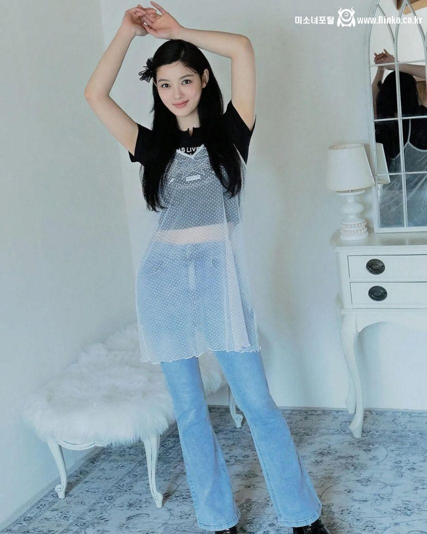 은근 골반 라인 좋은 김유정