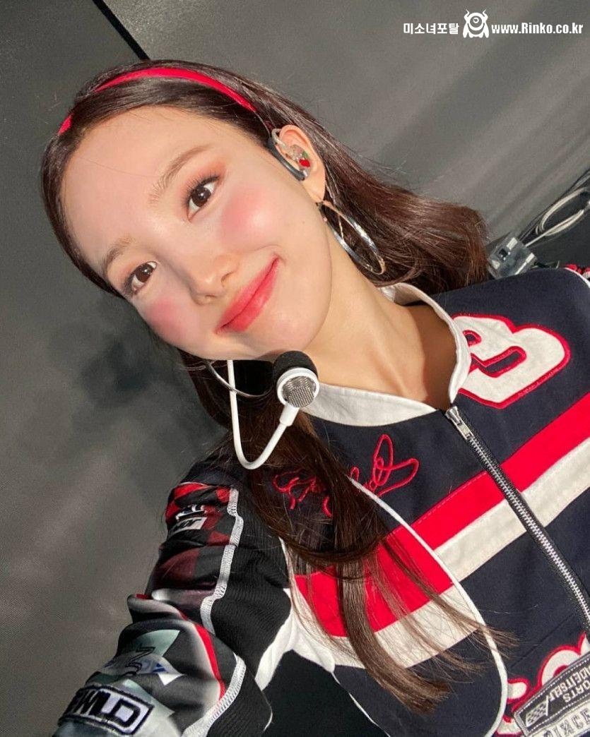 나연 체크원피스 셀카