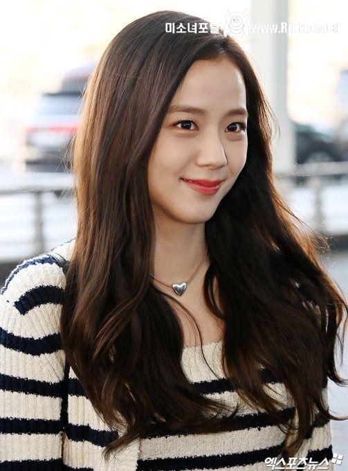 아침 출국중인 블핑 지수