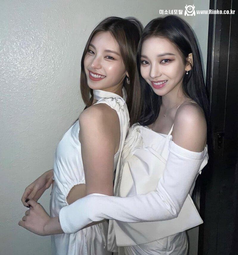 예지, 카리나 투샷.