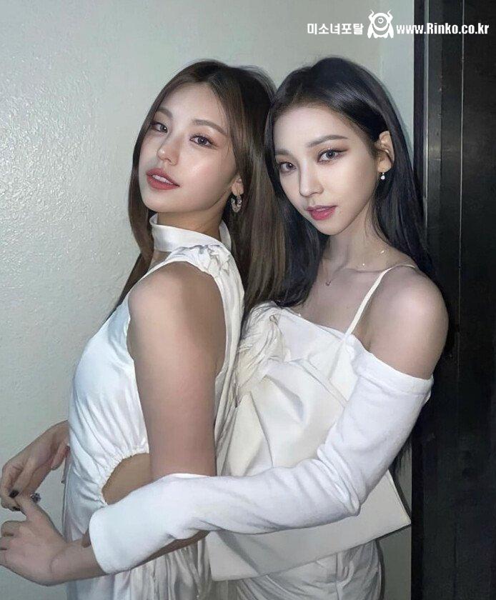 예지, 카리나 투샷.