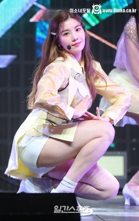 권은비 허벅지 각선미