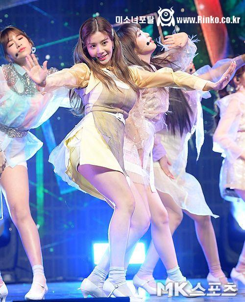 권은비 허벅지 각선미