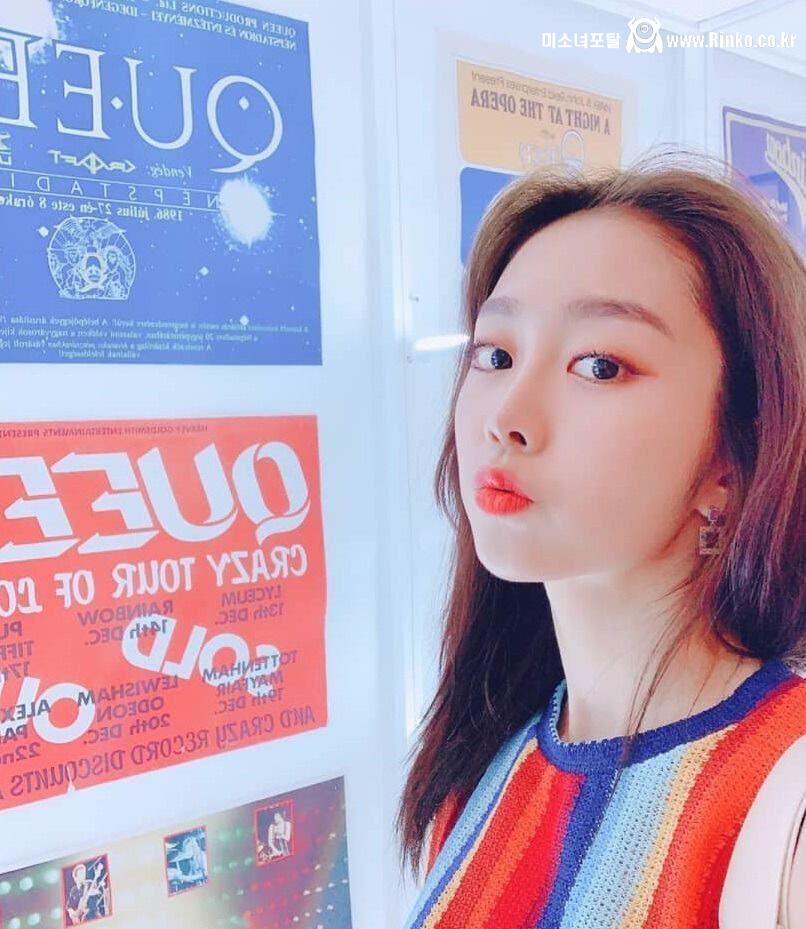 입술 쭉 내민 러블리즈 서지수 셀카