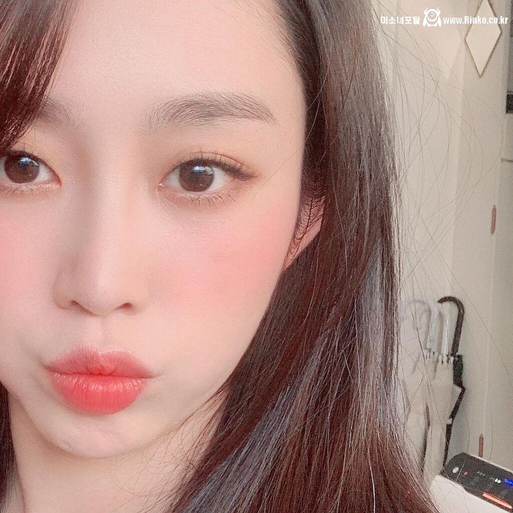 입술 쭉 내민 러블리즈 서지수 셀카