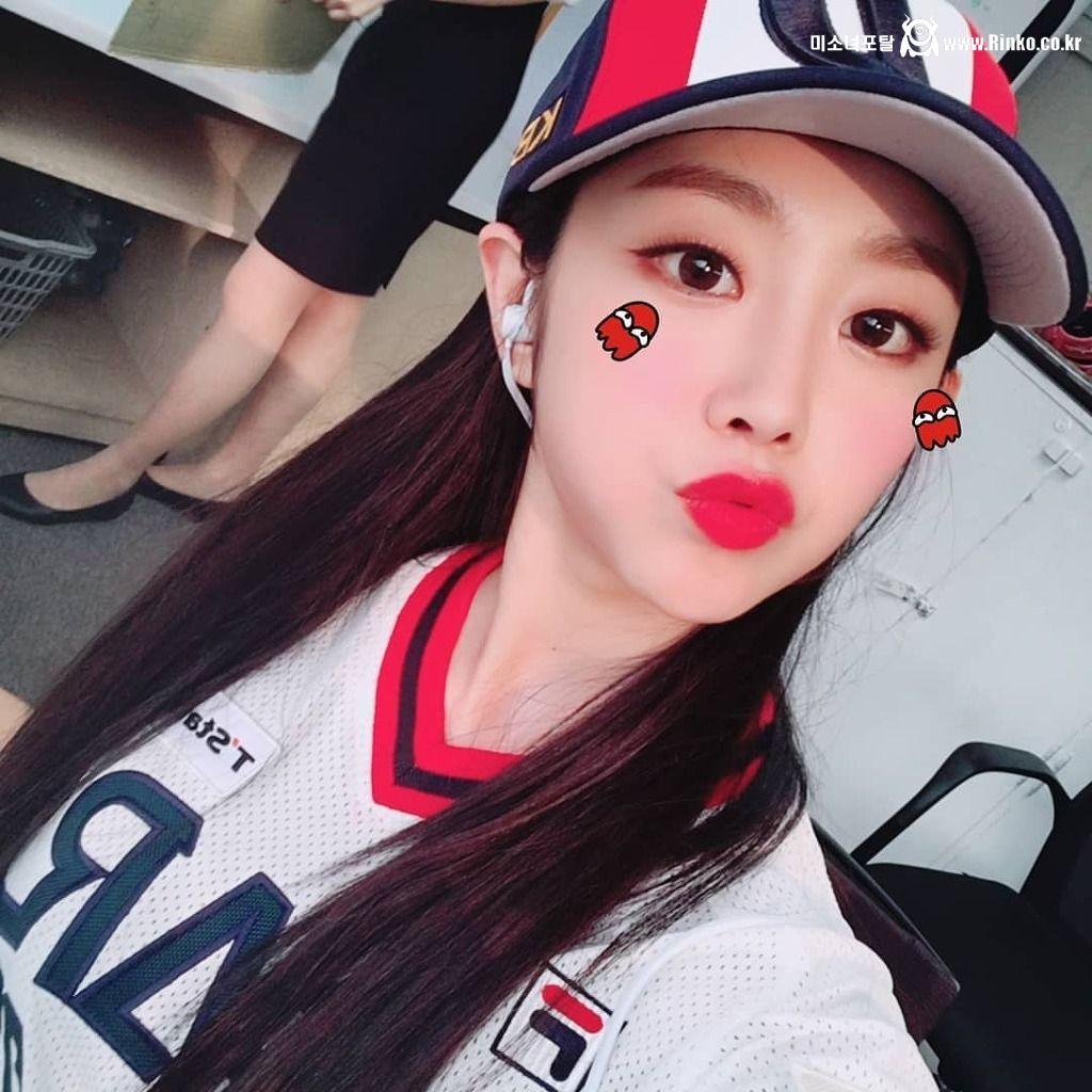 입술 쭉 내민 러블리즈 서지수 셀카