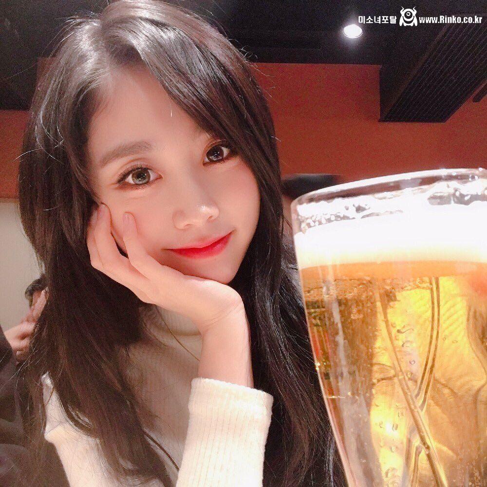 입술 쭉 내민 러블리즈 서지수 셀카