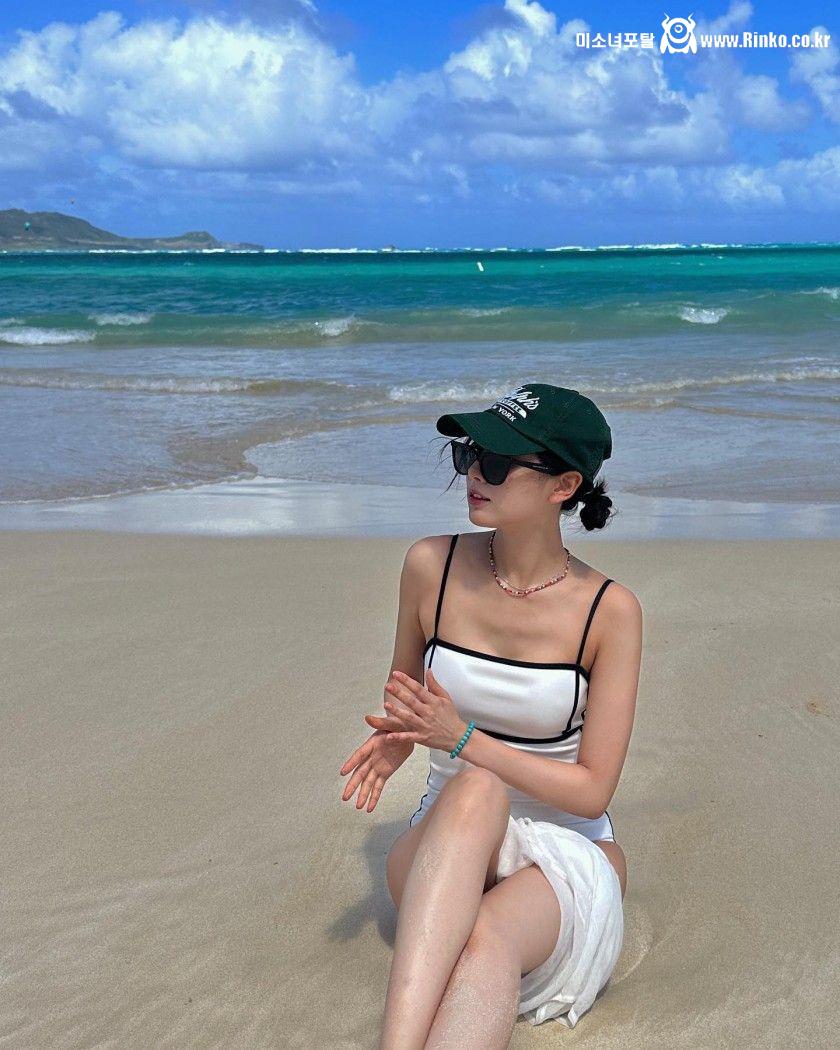 정예인 인스타_수영복