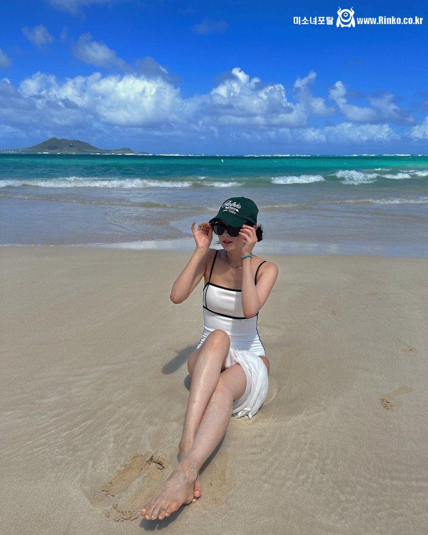 정예인 인스타_수영복