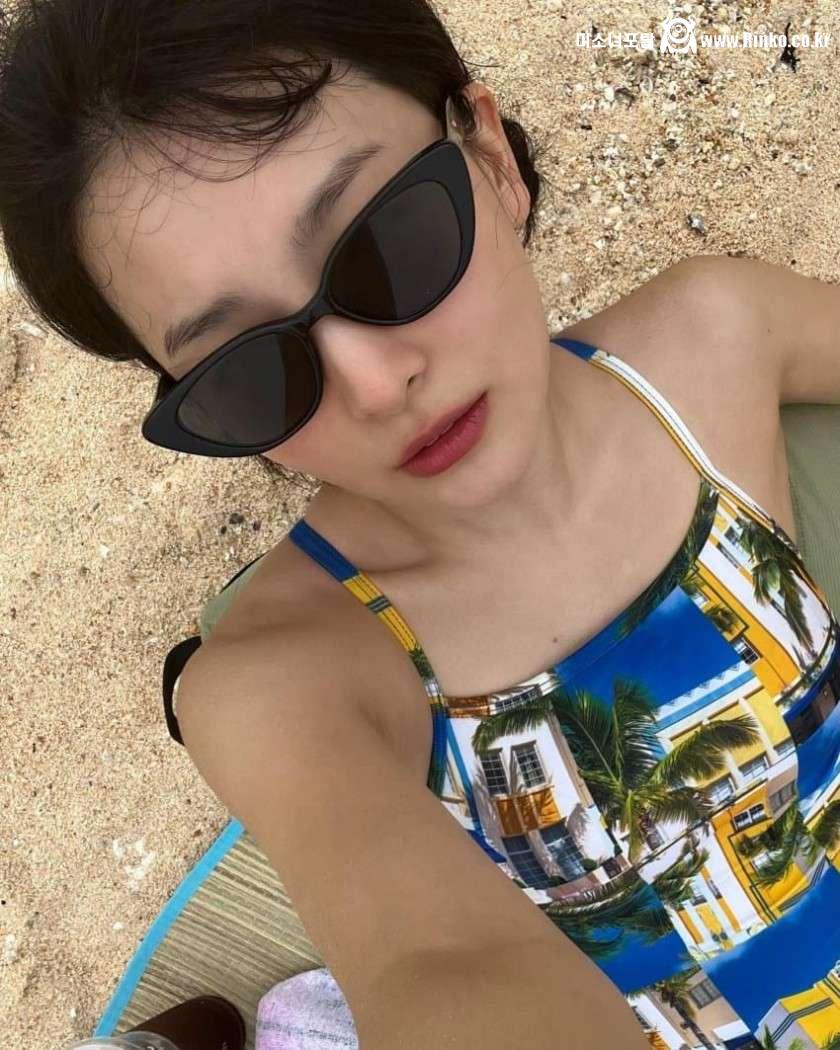 해변으로 놀러간 슬기 인스타