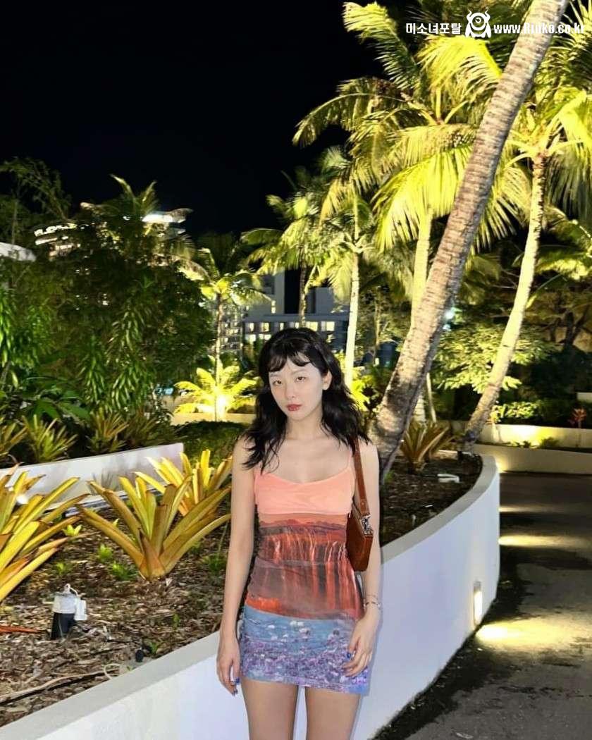 해변으로 놀러간 슬기 인스타