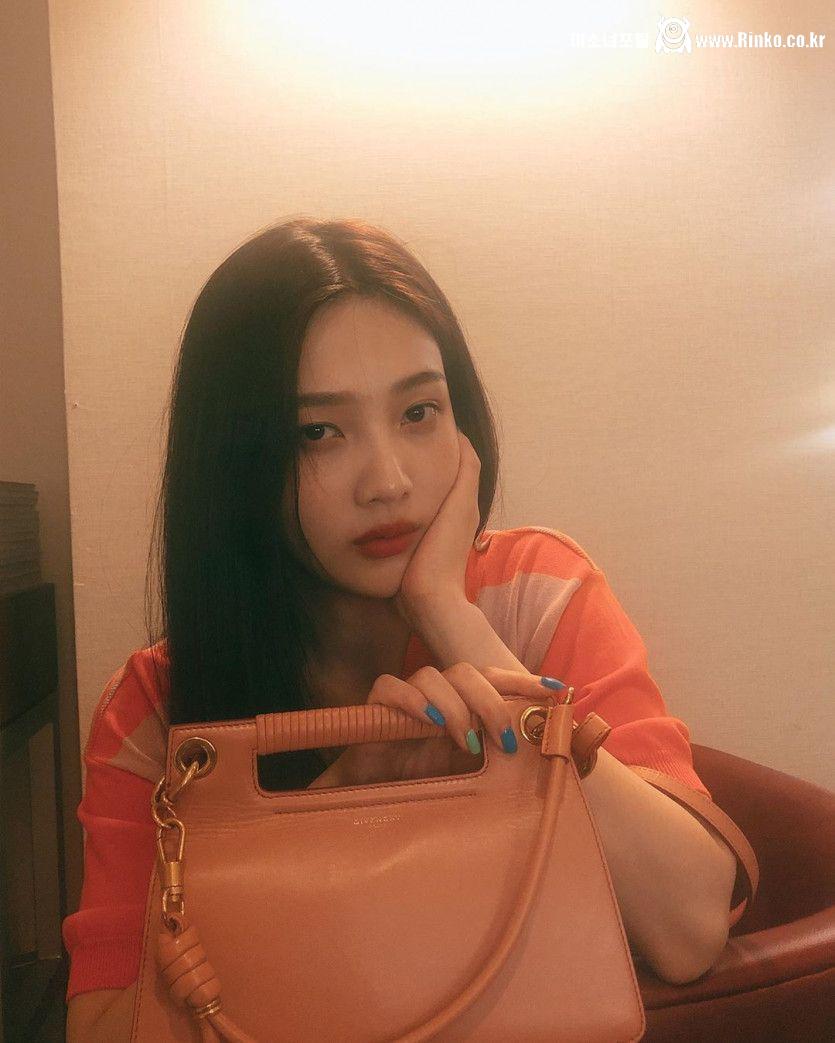 사석에서 조이를 보게 된다면