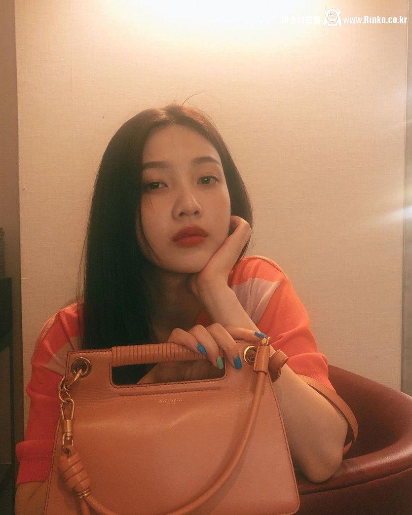 사석에서 조이를 보게 된다면