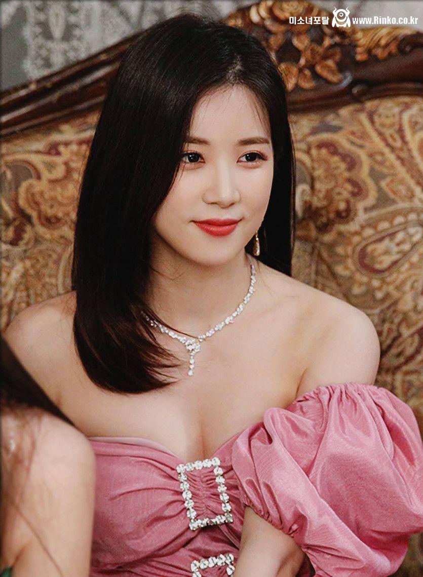 에이핑크 초롱 가슴골