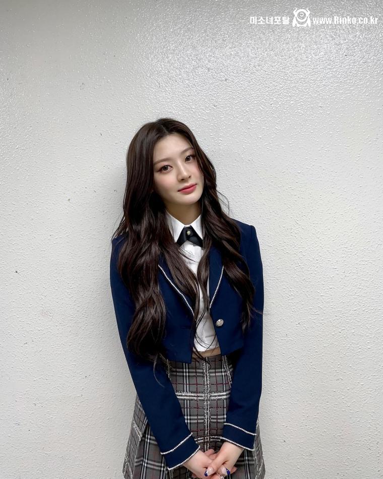 스쿨룩 스테이씨