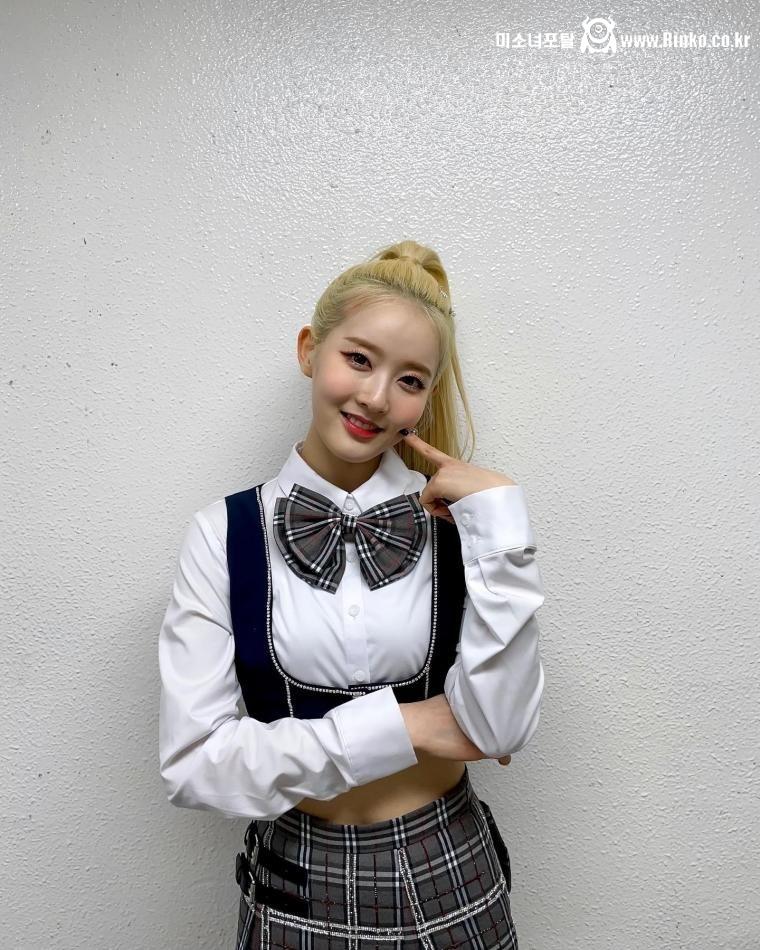 스쿨룩 스테이씨