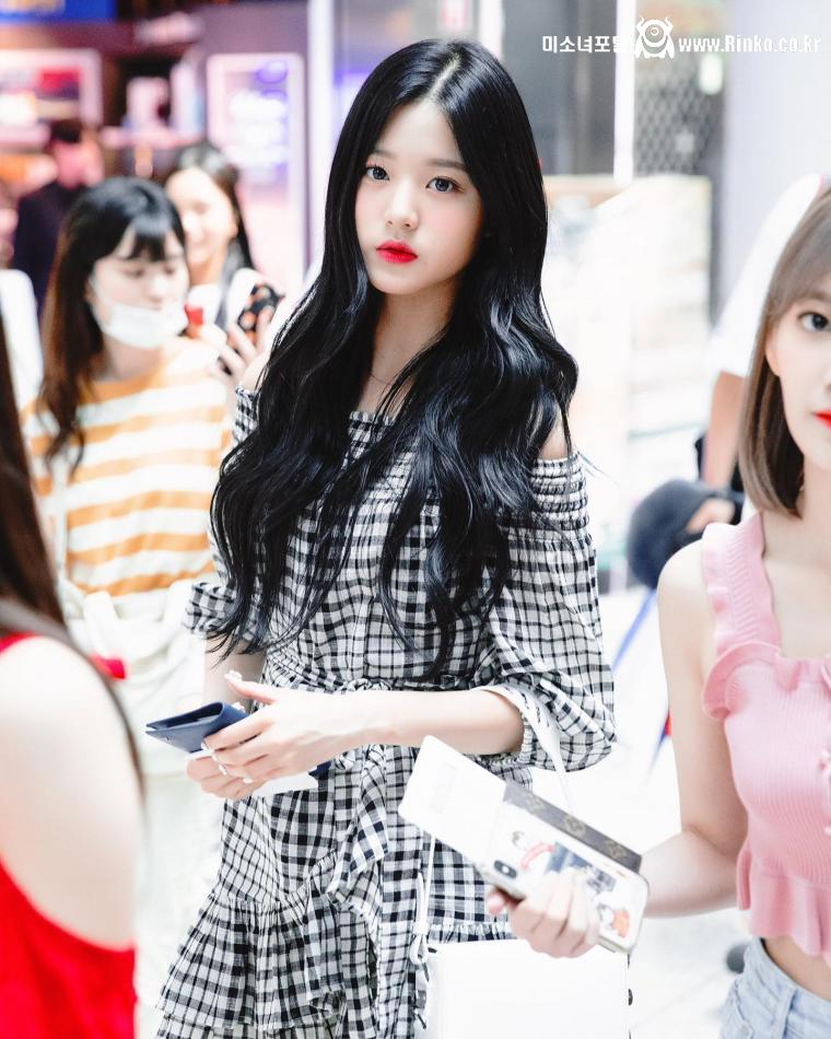 애기애기한 장원영