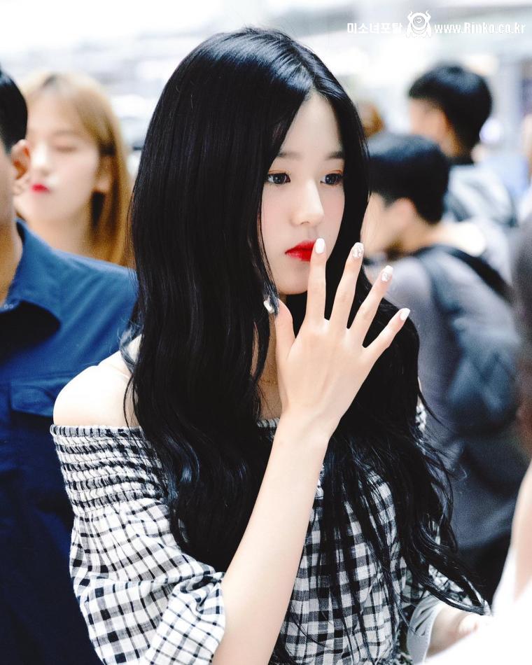 애기애기한 장원영