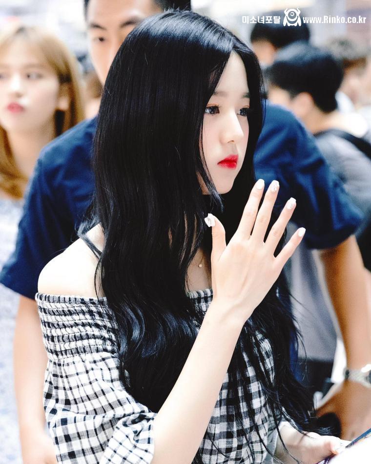 애기애기한 장원영