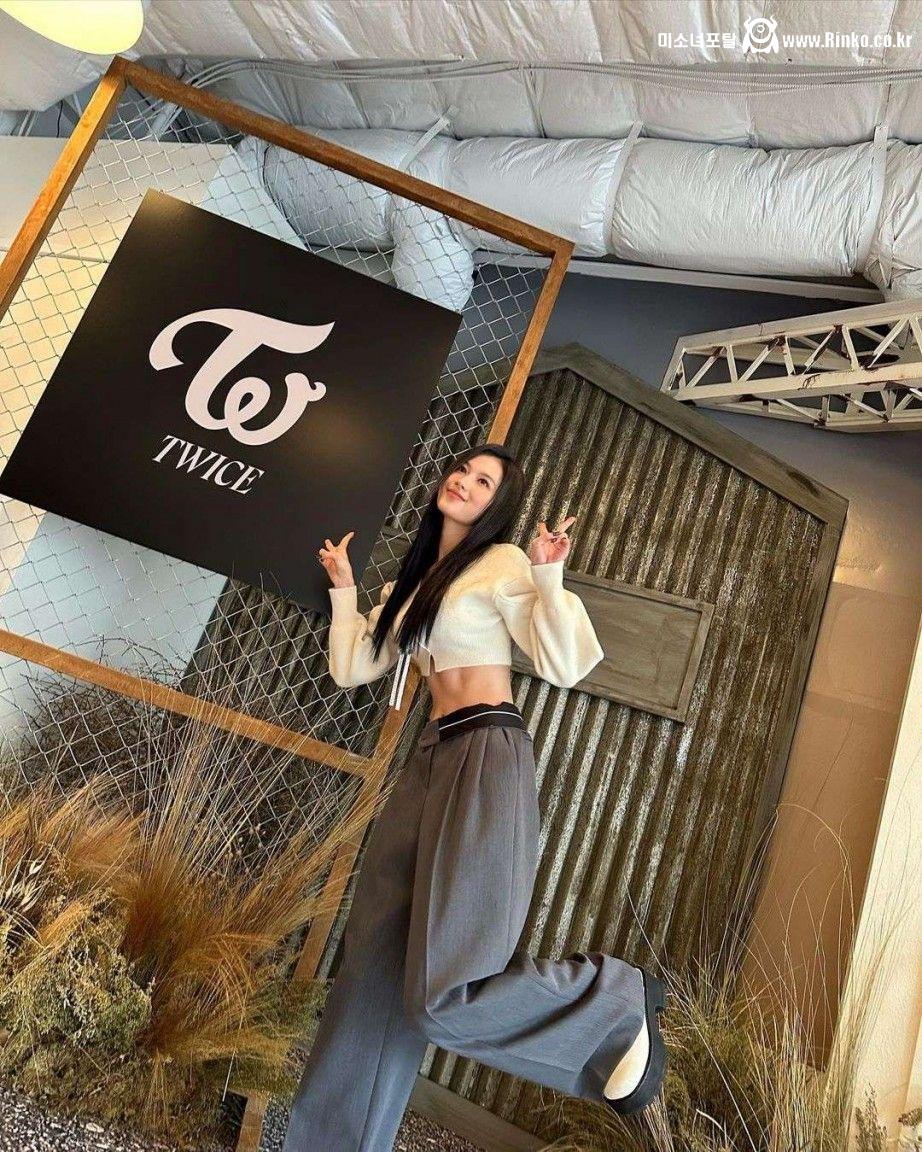 배에 복근 생긴 사나