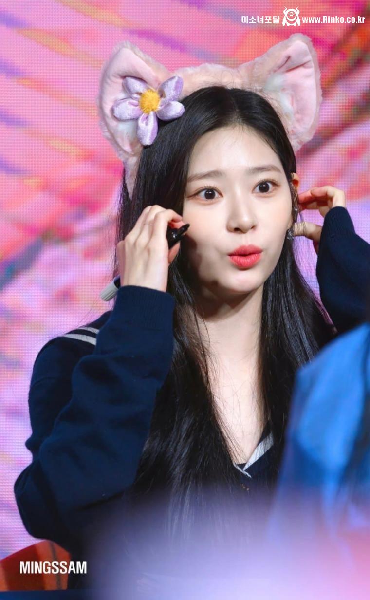 머리띠가 어울리는 김민주