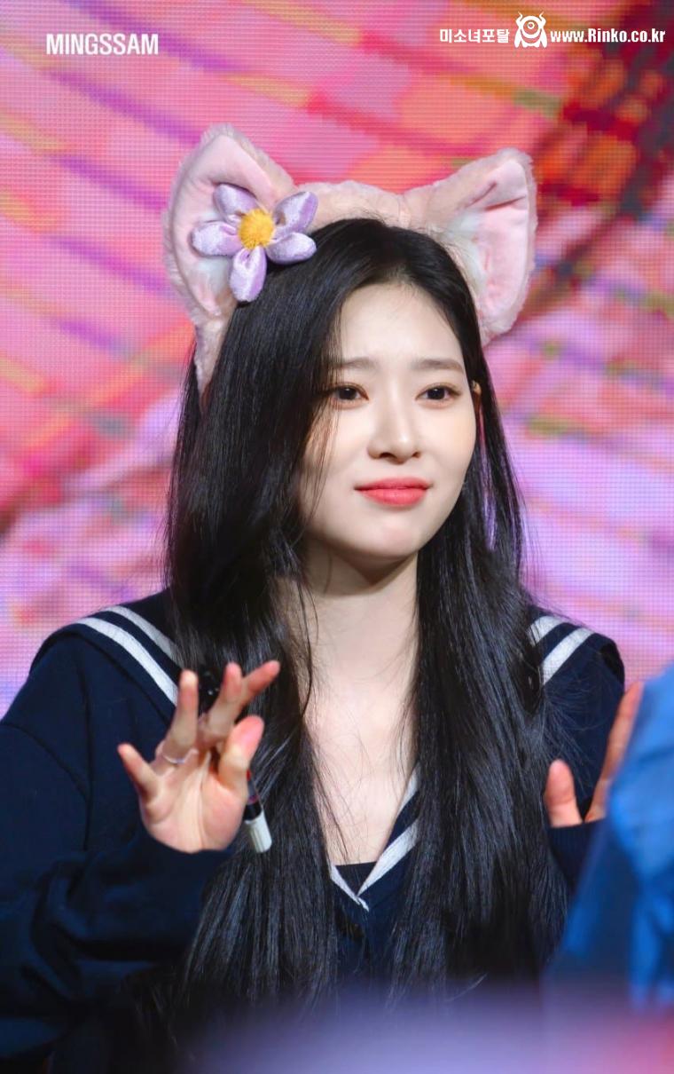 머리띠가 어울리는 김민주