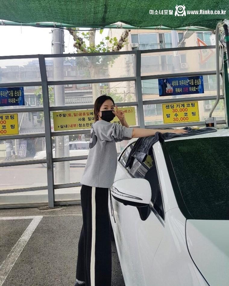 열심히 세차중인 EXID 솔지