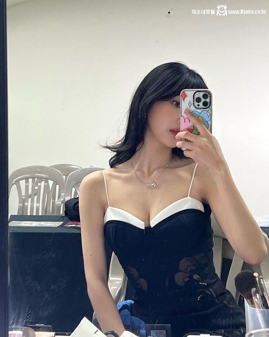 레드벨벳 조이 거울 셀카 팬서비스