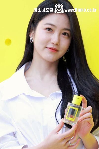 싱그러운 미모 신예은