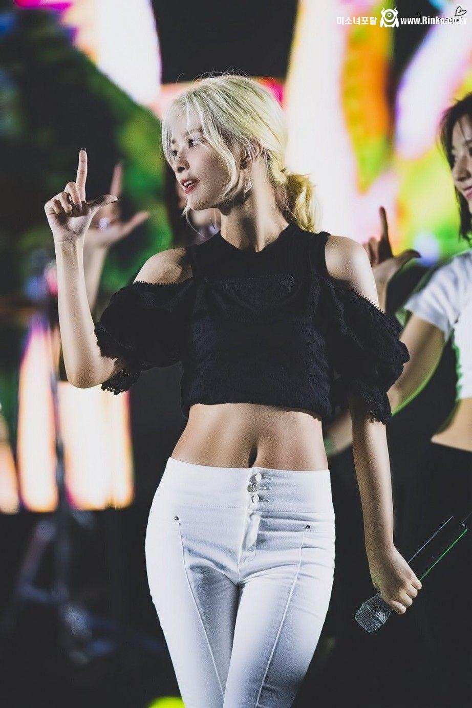 프로미스나인 이나경 섹시한 복근