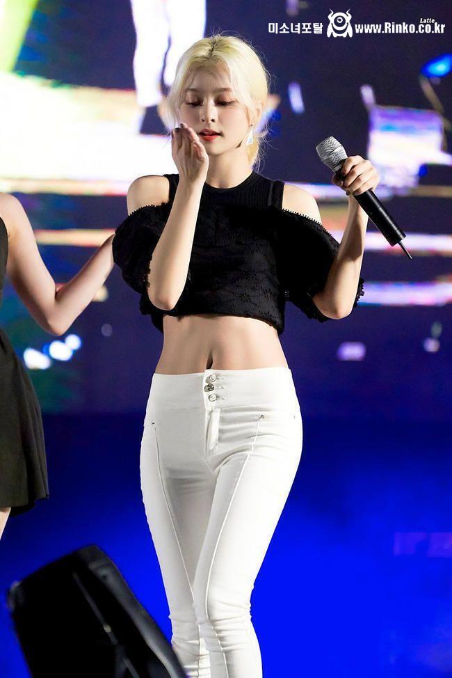 프로미스나인 이나경 섹시한 복근