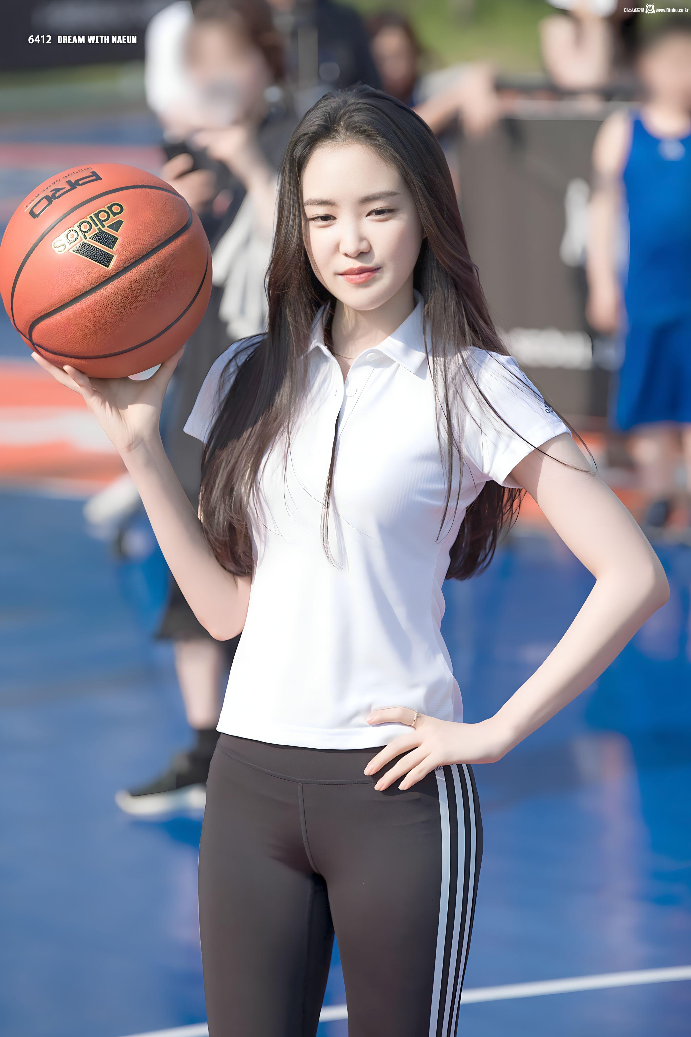 손나은 레깅스