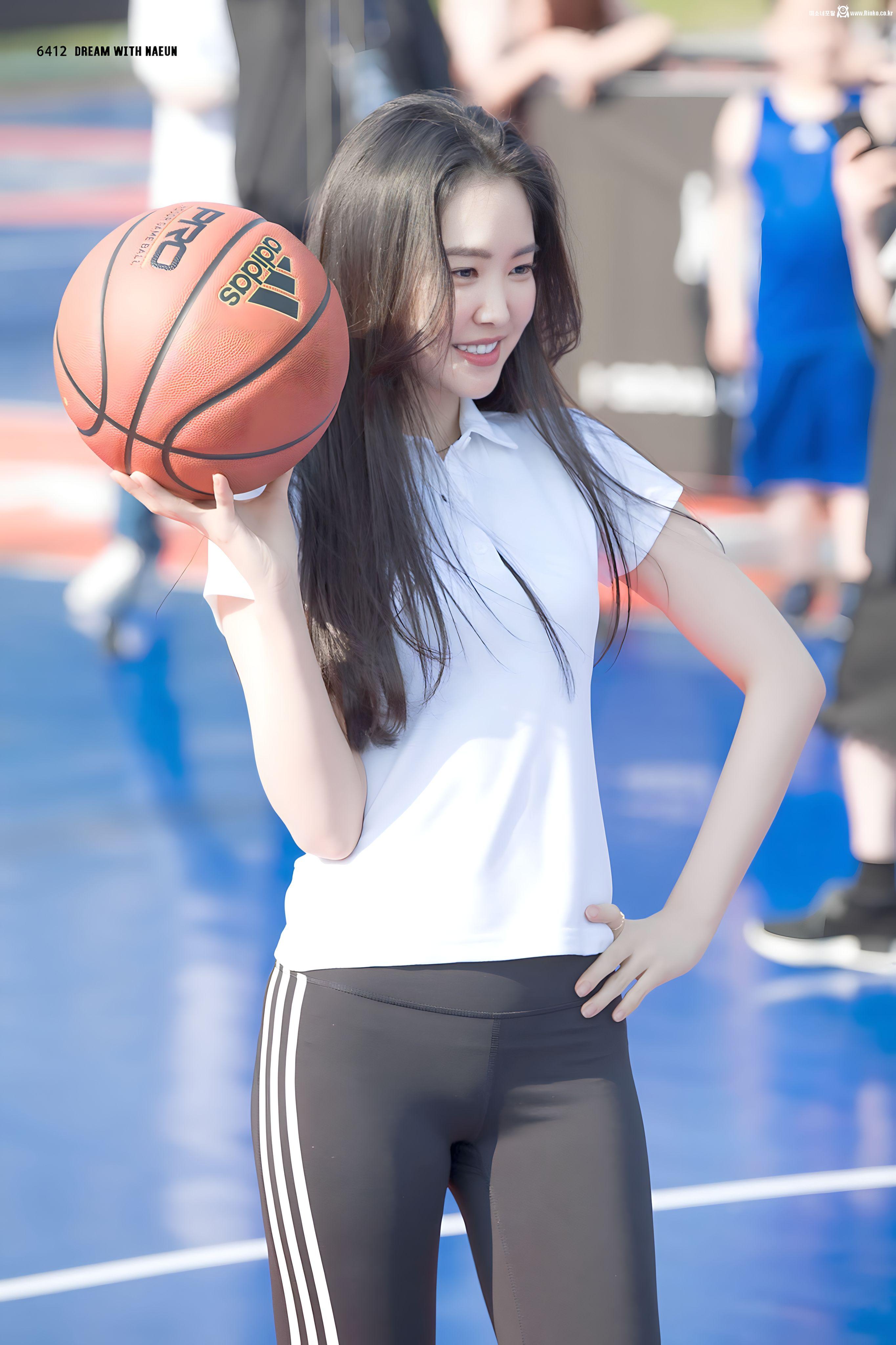 손나은 레깅스