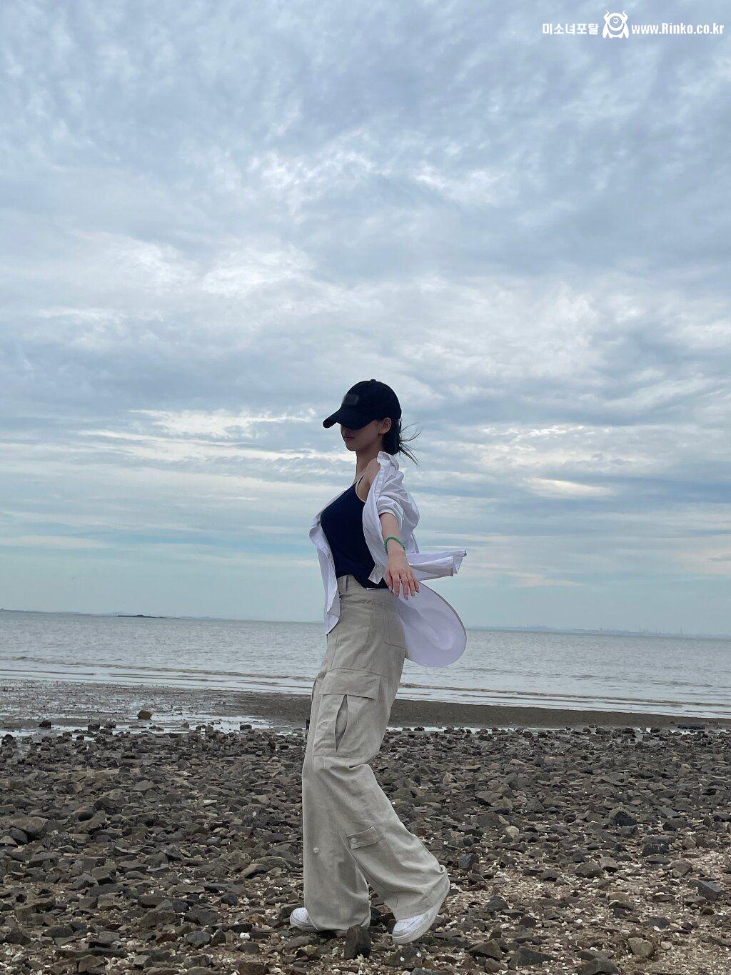멤버들과 바닷가에 놀러간 카리나
