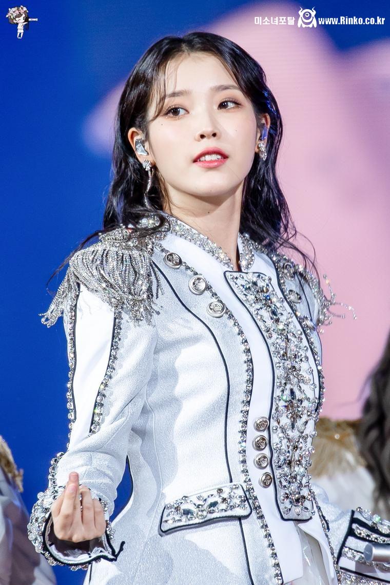 아이유 220918