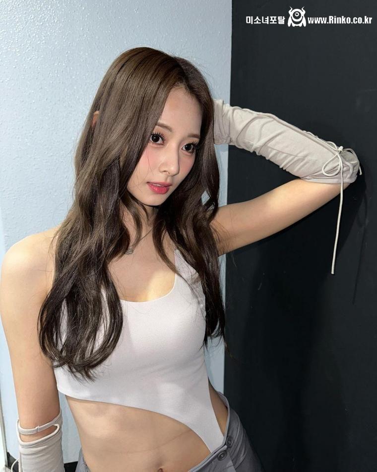 슬슬 노출하는 트와이스 쯔위