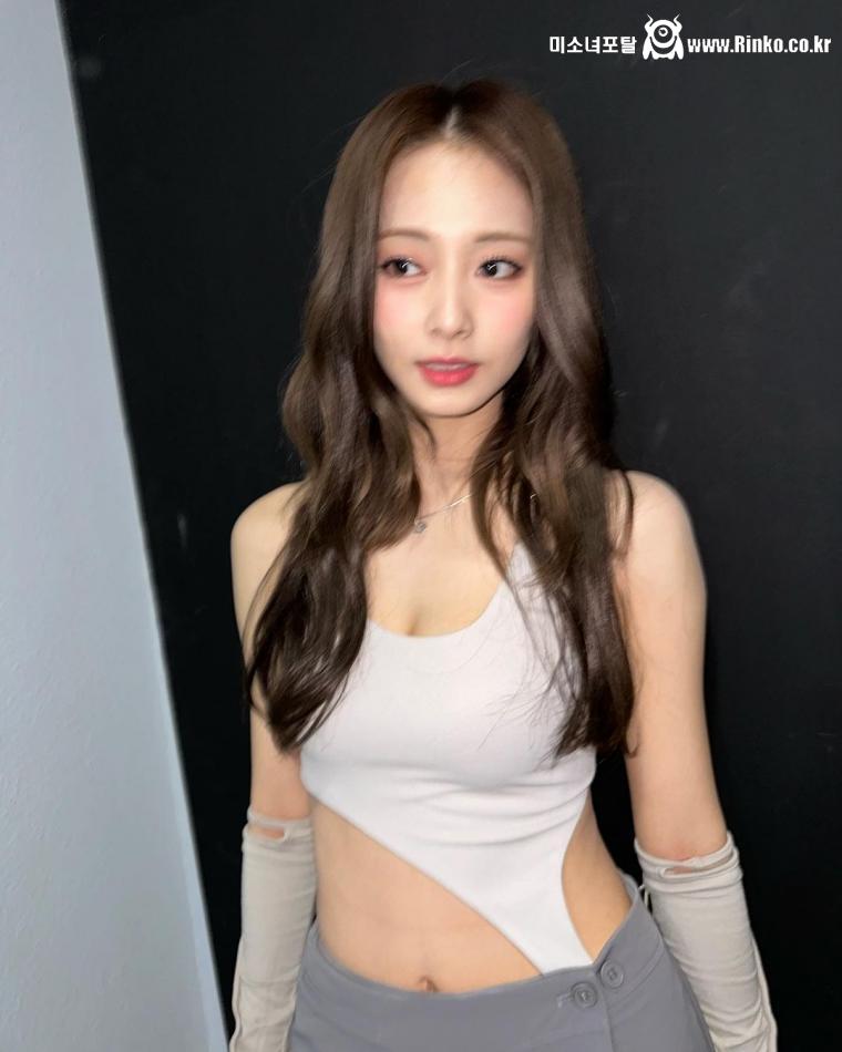 슬슬 노출하는 트와이스 쯔위