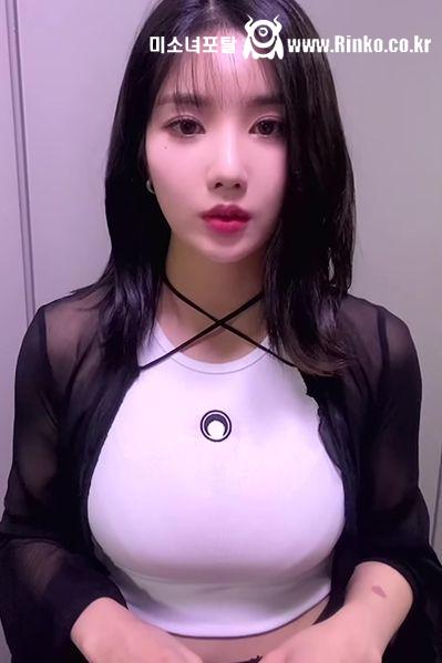 악마 필터 쓰는 권은비