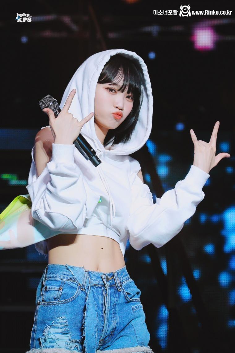 크롭탑 의상 졸귀탱 르세라핌 김채원