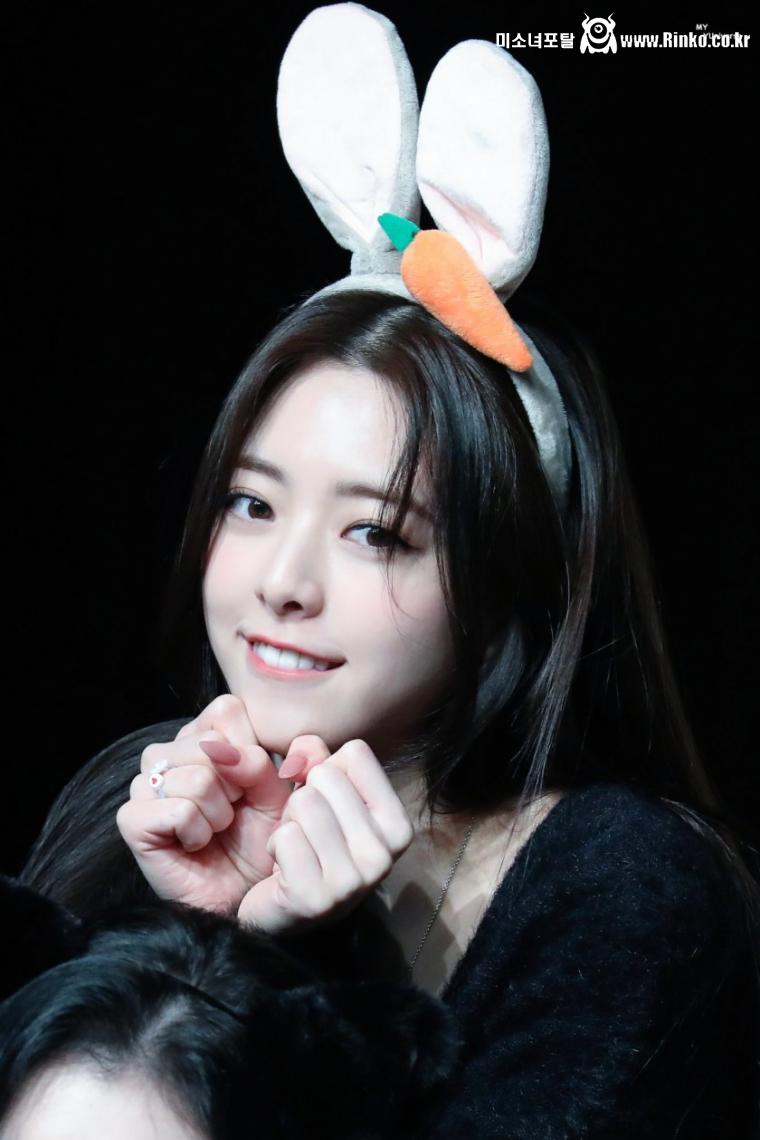 몸매 좋은 토끼 ITZY 유나