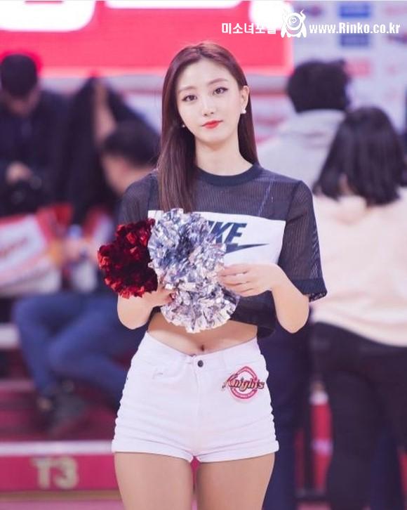 치어리더 윤오안나