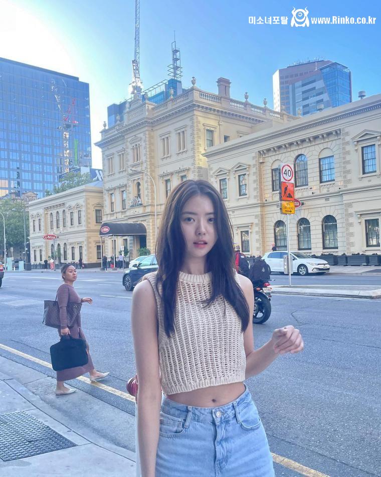 여행중인듯한 임나영