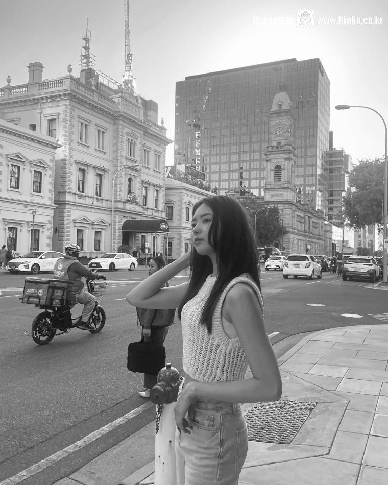 여행중인듯한 임나영