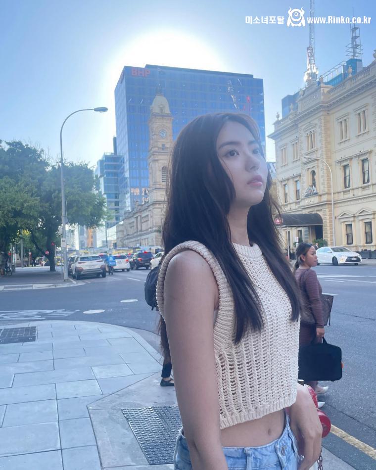 여행중인듯한 임나영