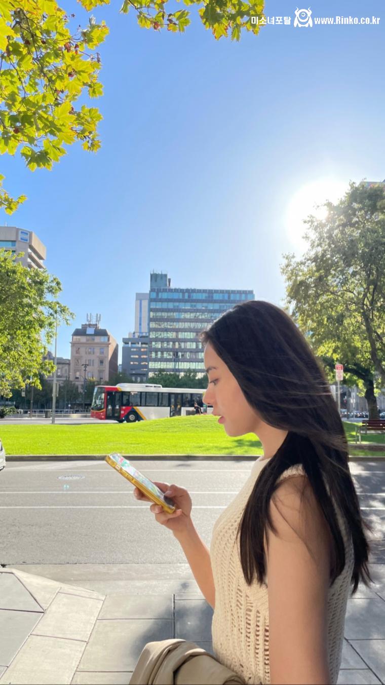 여행중인듯한 임나영