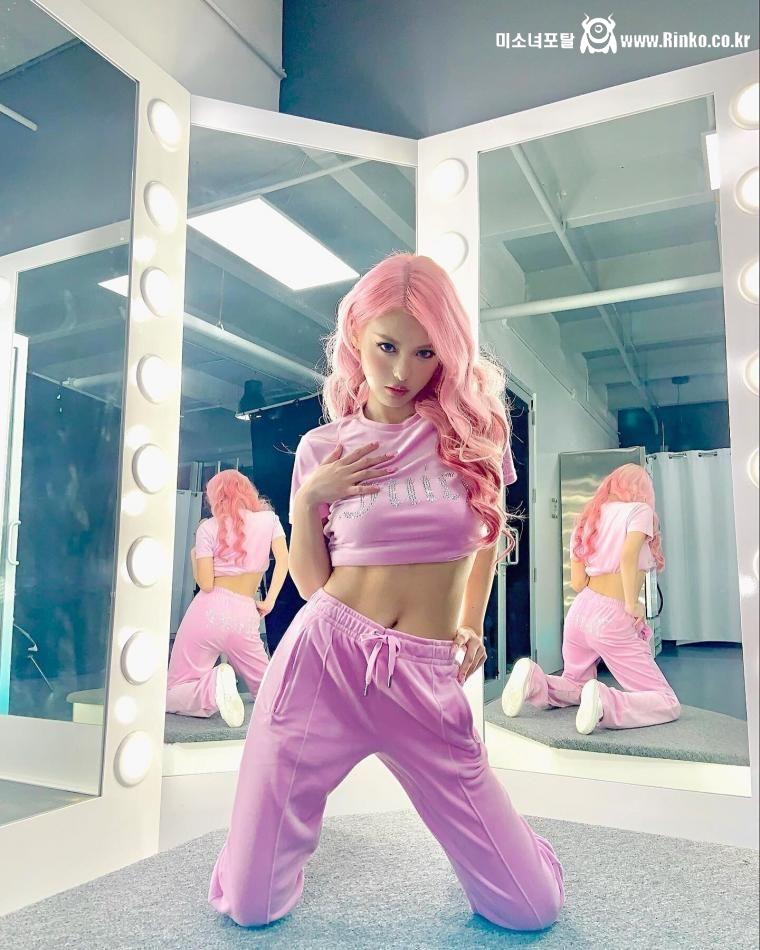 복근이 보이는 모모랜드 아인