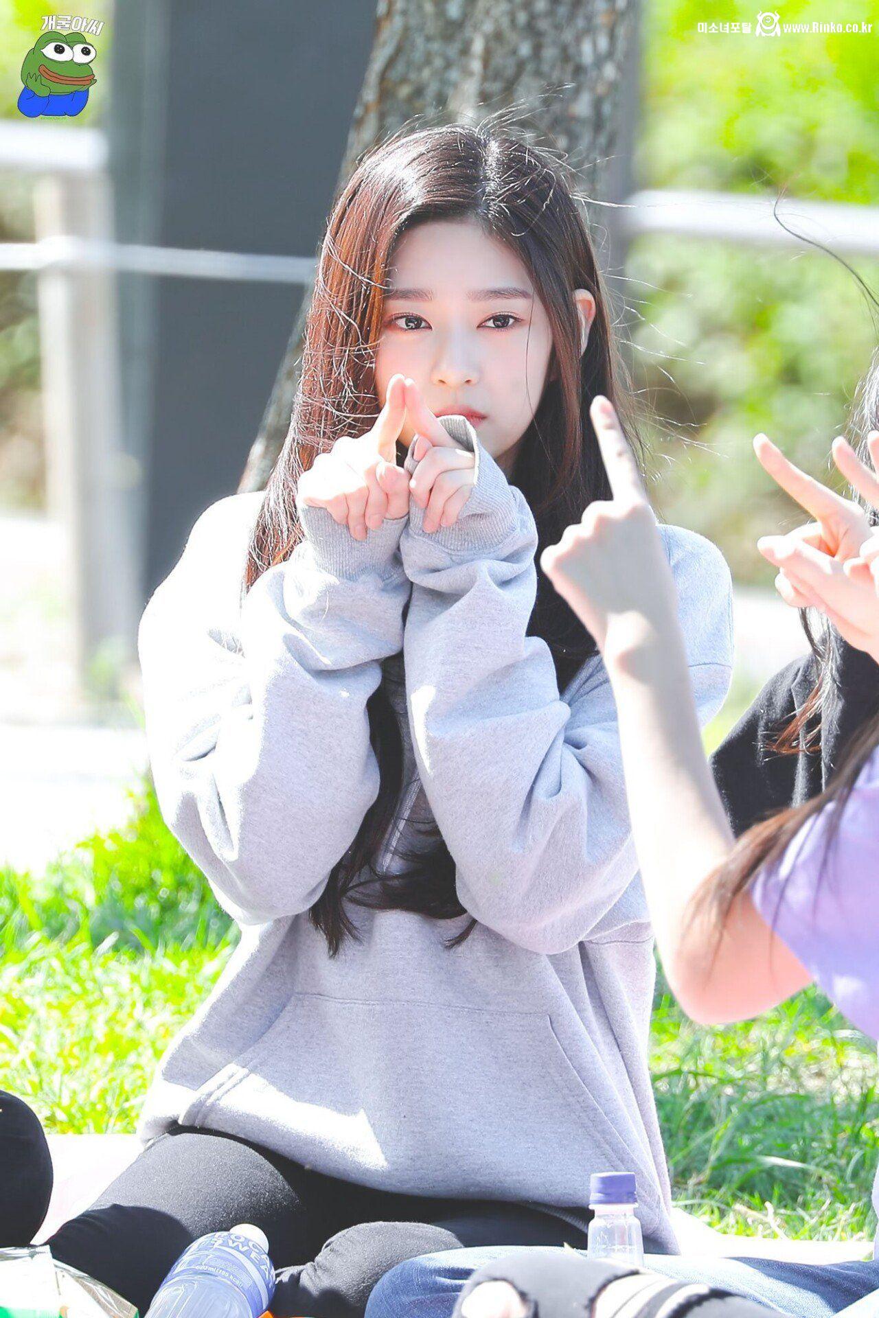 후드가 잘 어울리는 김민주