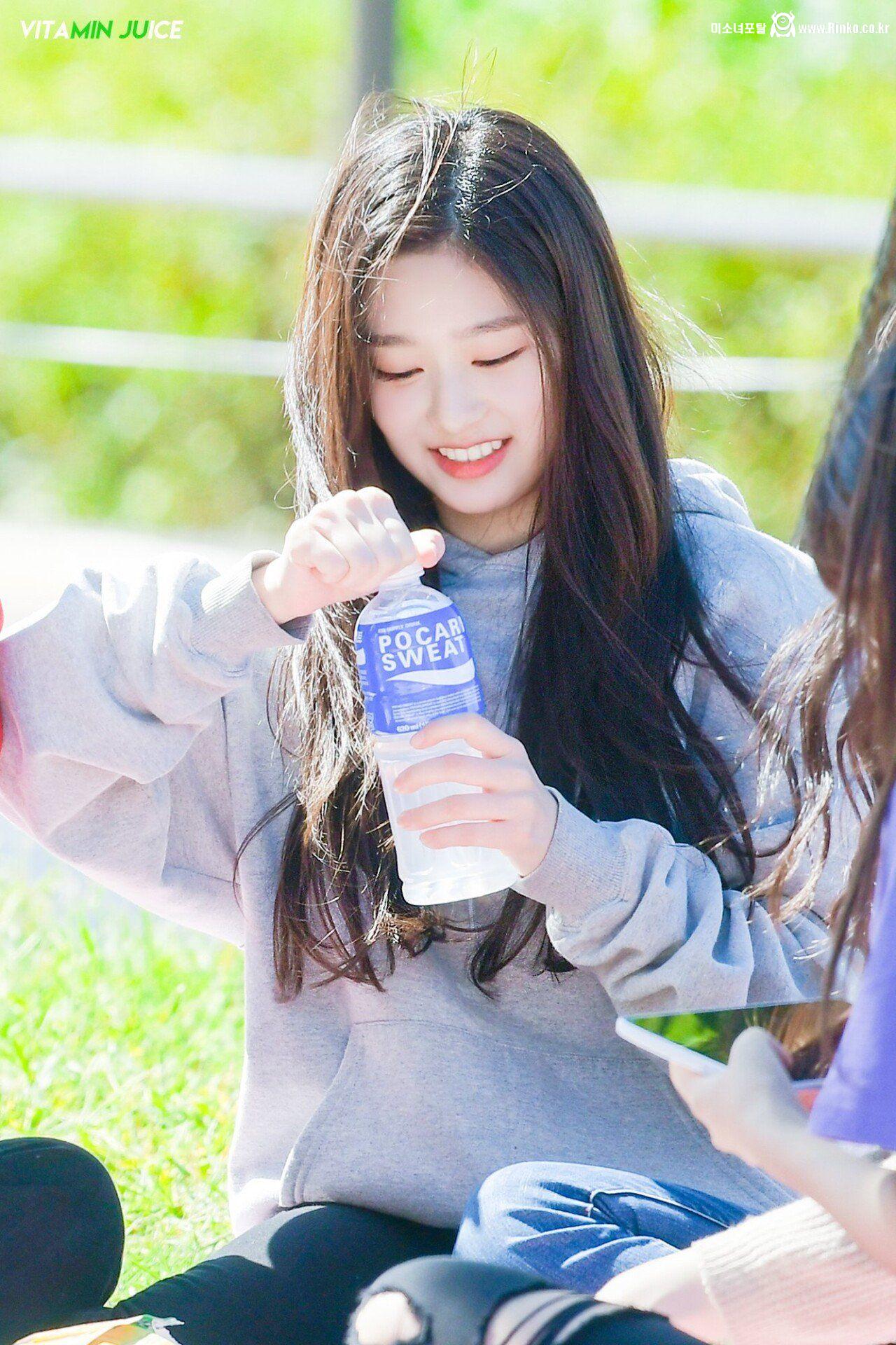 후드가 잘 어울리는 김민주