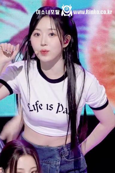 봉긋 크롭 흰티 엔믹스 해원